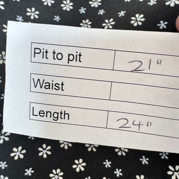 Levi’s Sleeveless Floral Top Black - Picture 8 of 8